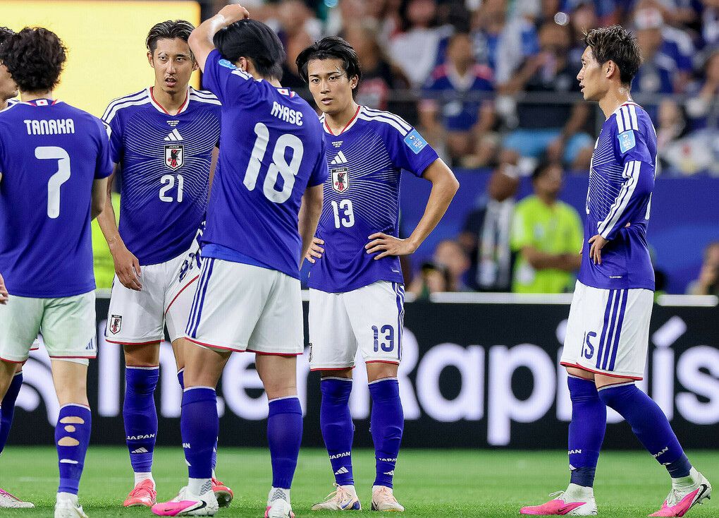Nakamura thay tất cao sau khi bị trọng tài yêu cầu - tình huống Nakamura thay tất gây tranh cãi