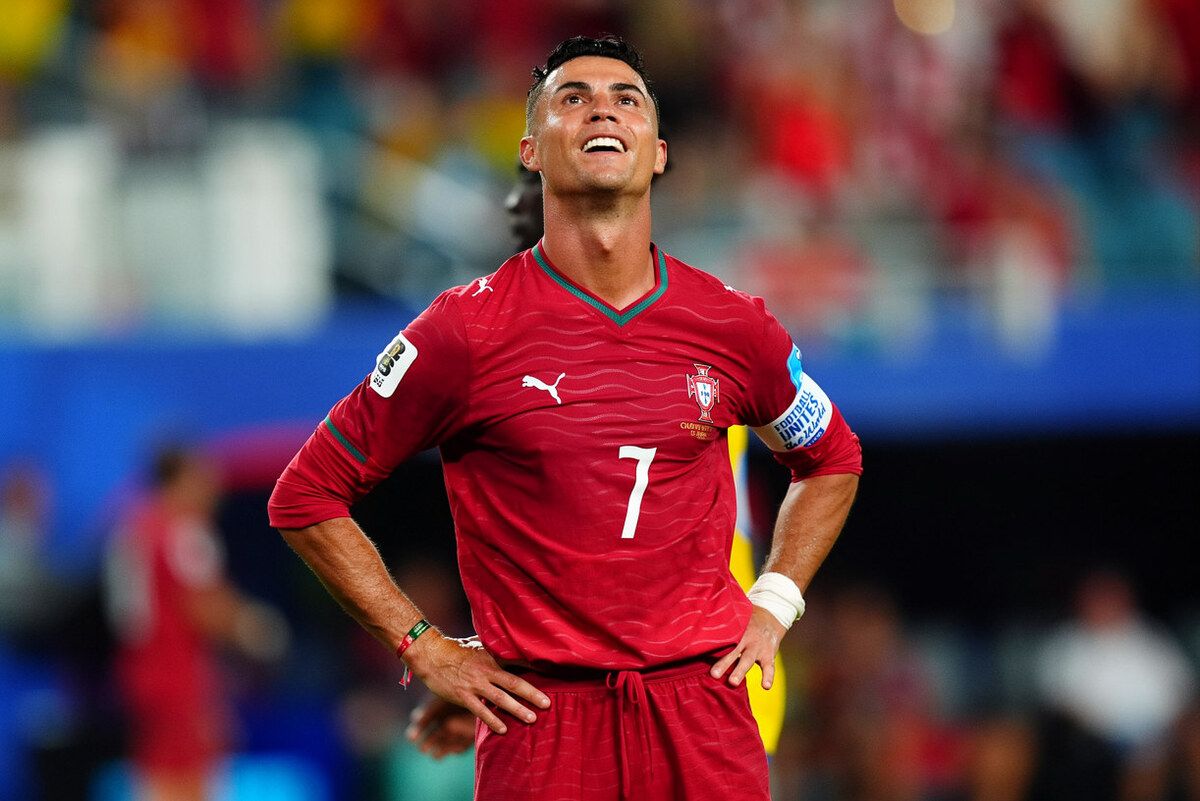 Ronaldo im tiếng thất vọng sau pha bỏ lỡ trước Colombia