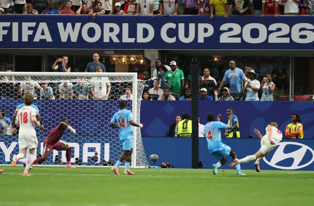 Kane dứt điểm tung nóc lưới nâng tỷ số lên 2-1