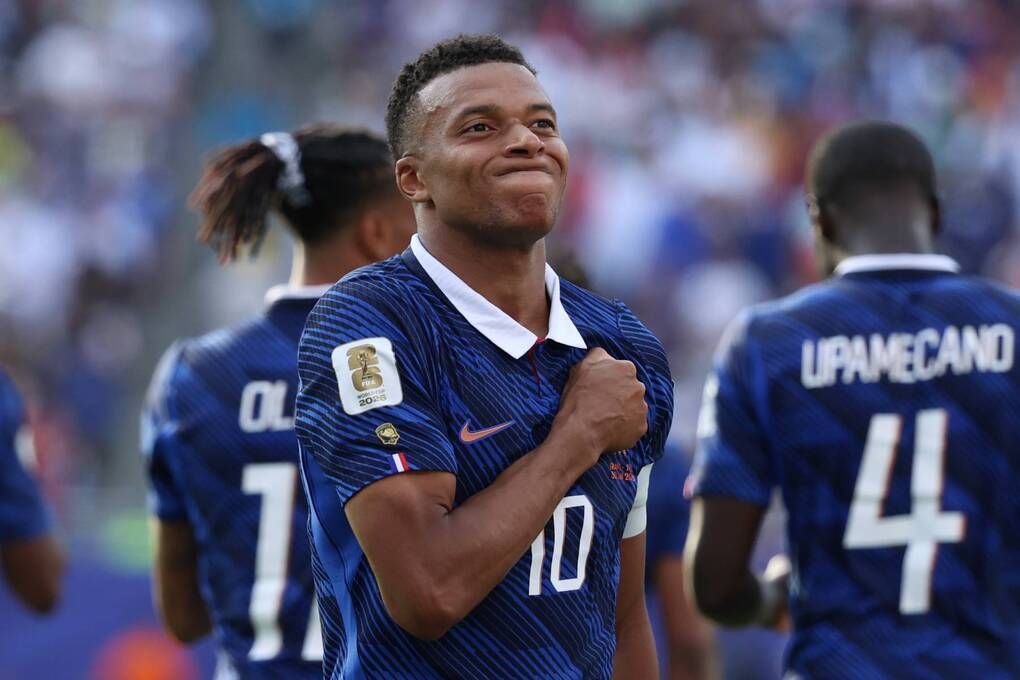 Mbappe ăn mừng bàn thắng vào lưới Thụy Điển tại World Cup 2026