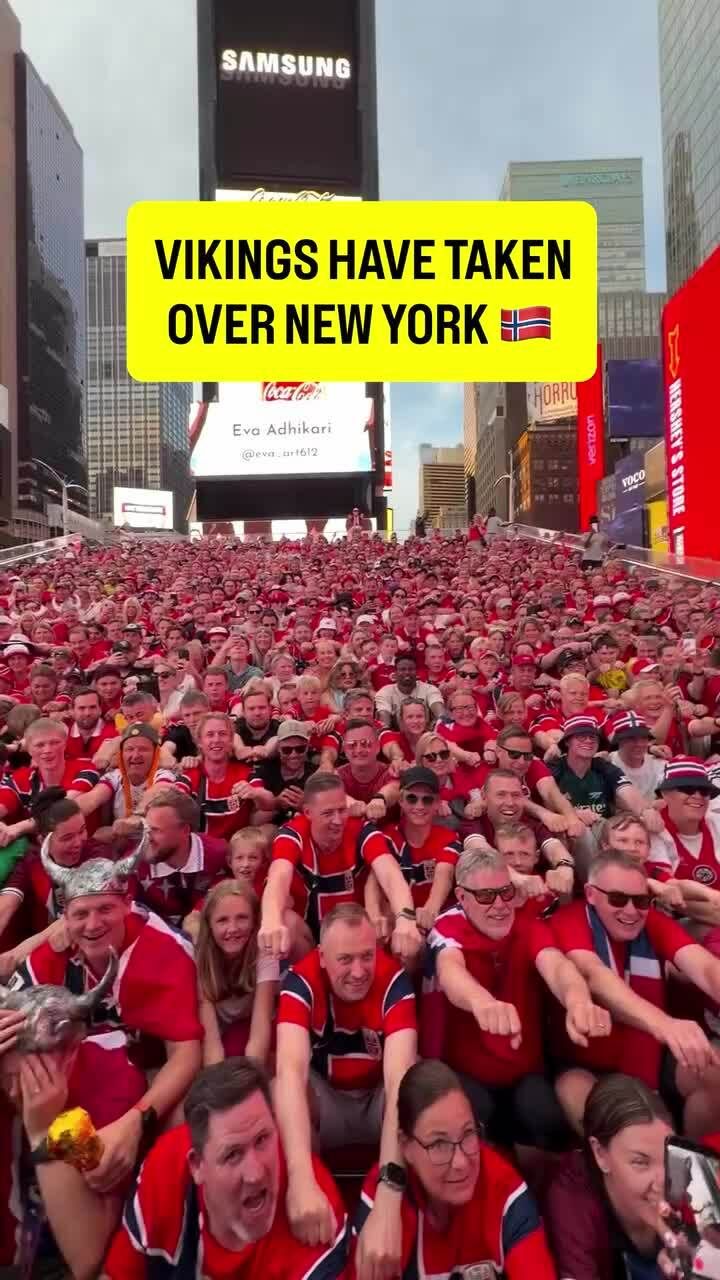 Cổ động viên Na Uy tái hiện màn chèo thuyền Viking tại New York trong World Cup 2026