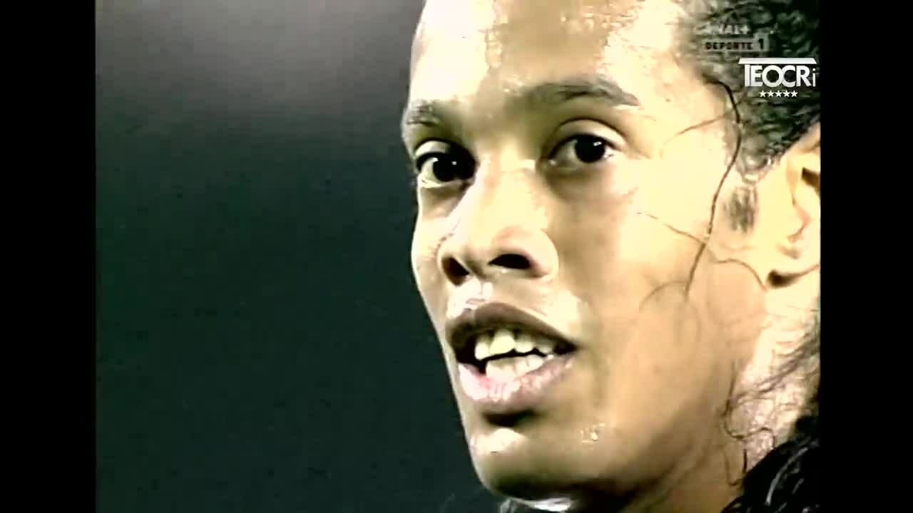 Pha bóng điêu luyện của Ronaldinho