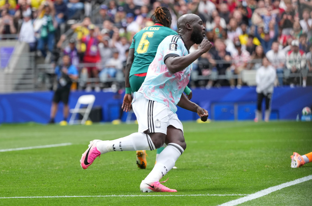 Lukaku từ chối đá penalty vì tâm lý sau cái chết của cha