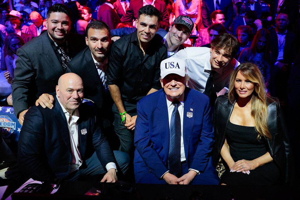 Tổng thống Trump và Dana White tại sự kiện UFC Freedom 250