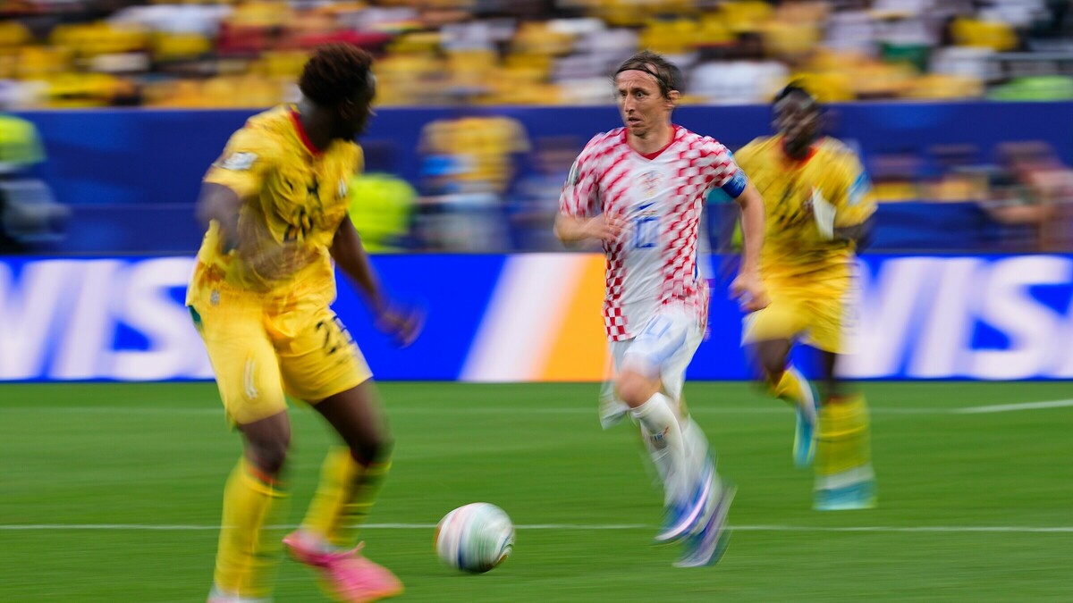Srna: Modric không cần chạy như tuổi 20, Croatia đủ sức gây khó cho Bồ Đào Nha