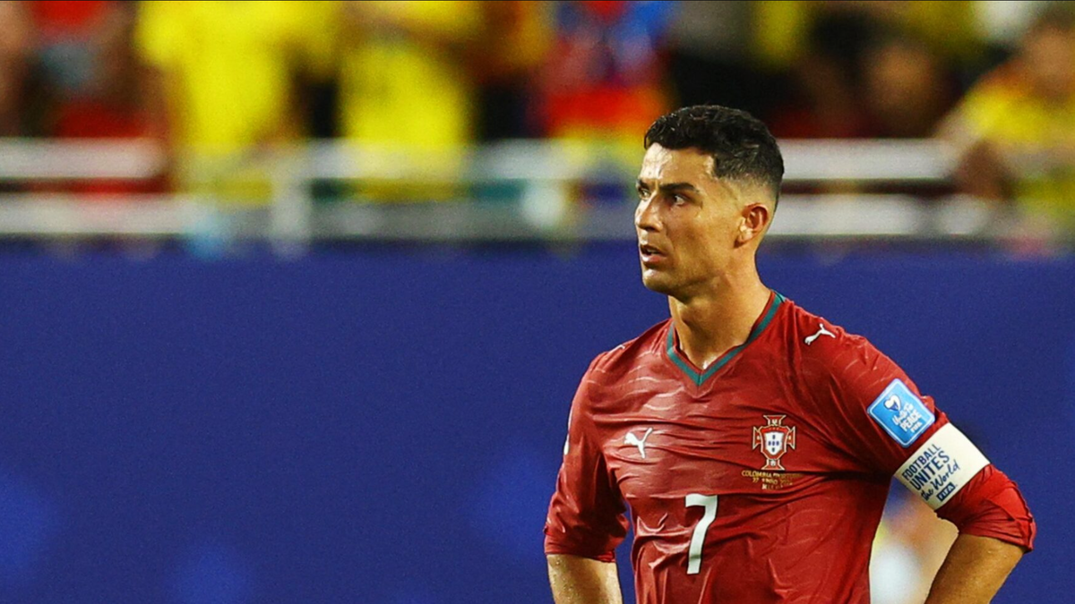 Nani lên tiếng bảo vệ Ronaldo: 'Đồng đội phải chạy thay anh ấy ở World Cup 2026'