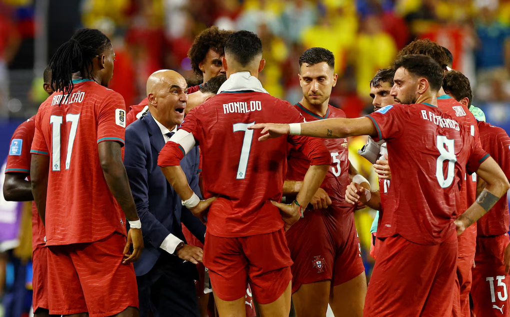 HLV Roberto Martinez chỉ đạo các cầu thủ Bồ Đào Nha tại World Cup 2026