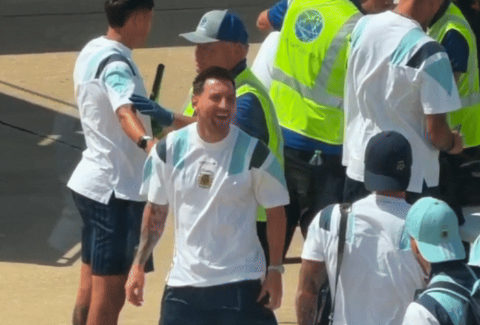Messi cười lớn khi đồng đội bị thu đồ: Khoảnh khắc hài hước tại World Cup 2026