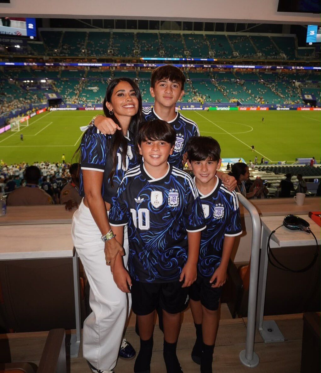 Antonela và ba con cổ vũ Argentina tại World Cup 2026