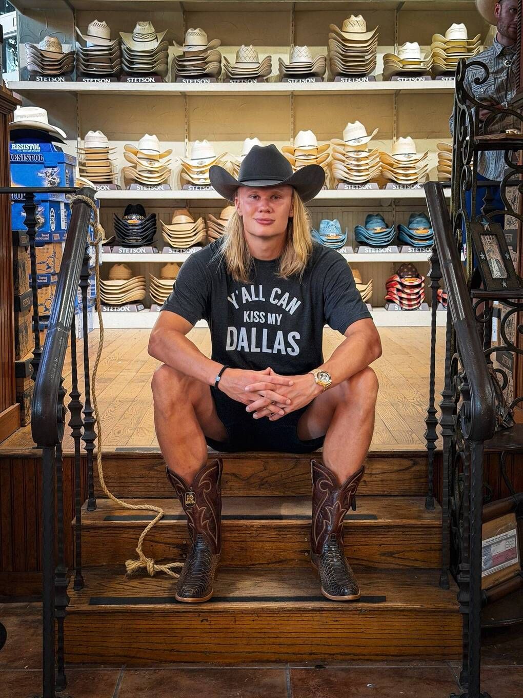 Haaland World Cup 2026: Erling Haaland đội mũ cao bồi ở Dallas