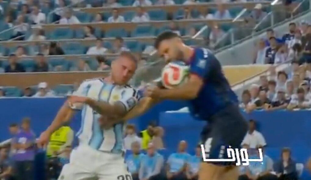 Phân tích luật bóng chạm tay khiến Argentina không được phạt đền