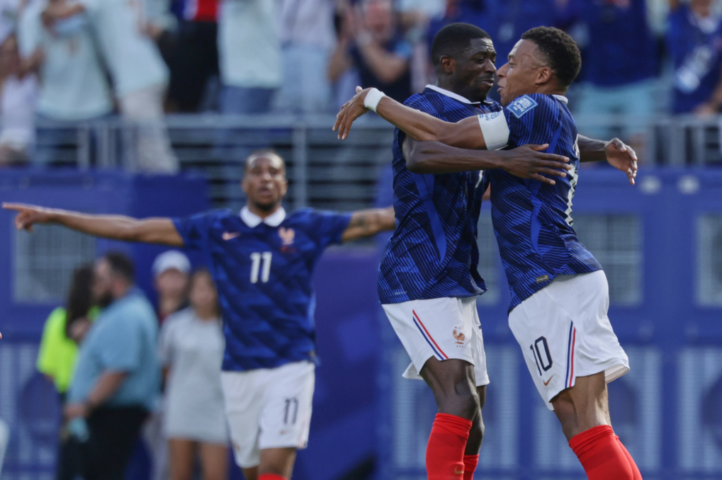 Kylian Mbappe mừng bàn cùng Ousmane Dembele và Michael Olise tại World Cup 2026