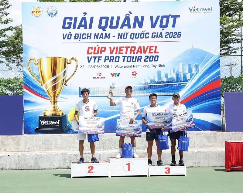 Hoàng Thành Trung nhận cúp vô địch đơn nam VTF Pro Tour 200 năm 2026