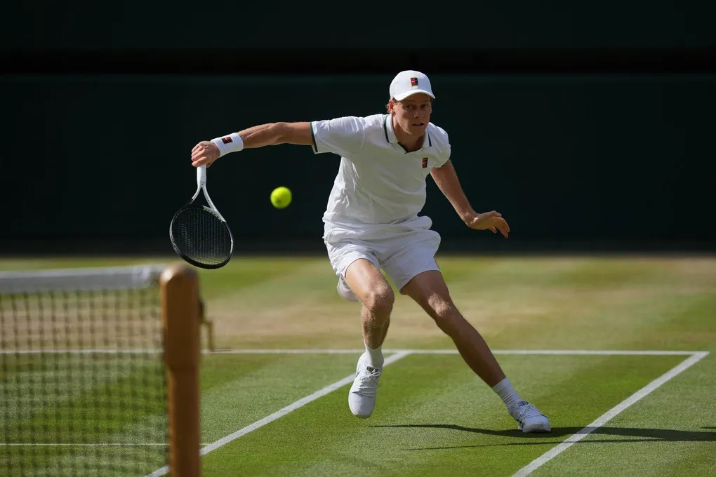 Sinner loại Djokovic trong trận bán kết Wimbledon