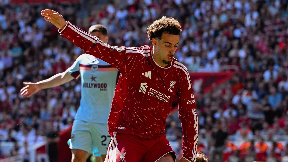 Video: Liverpool 1-1 Brentford – Curtis Jones ghi bàn, The Kop chia điểm
