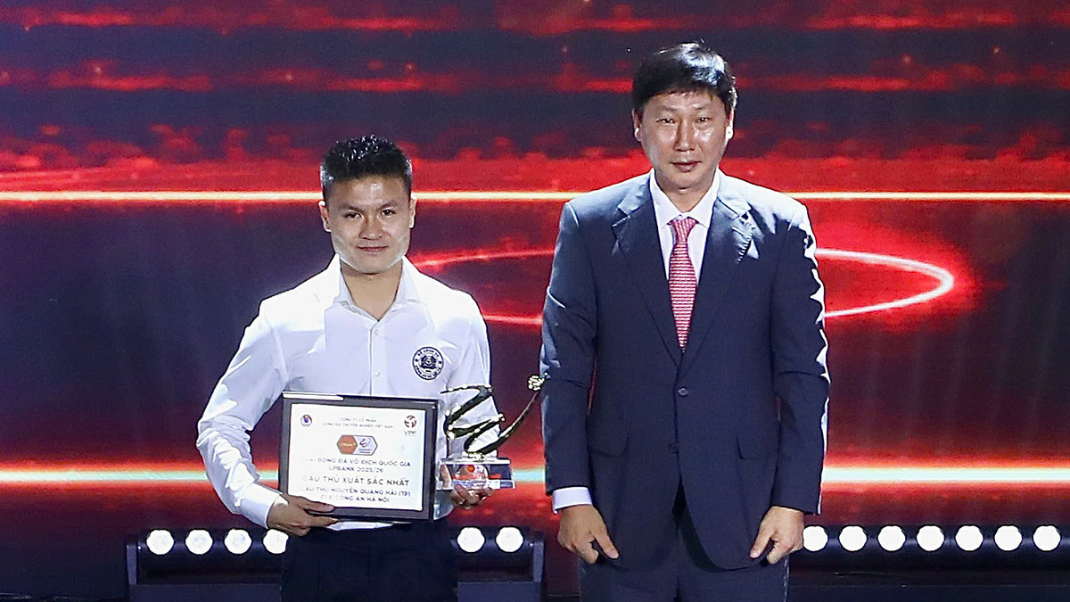 Quang Hải xuất sắc nhất V-League 2025-2026: Kỷ lục và cảm xúc