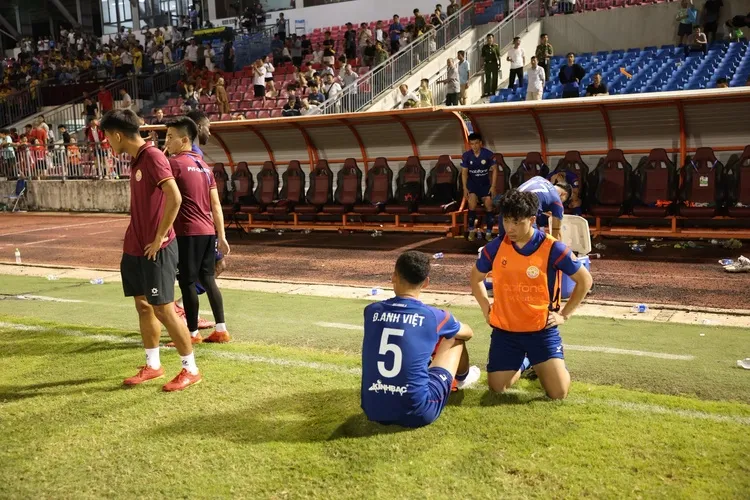 Các cầu thủ Bắc Ninh ăn mừng chiến thắng lịch sử giành suất V-League