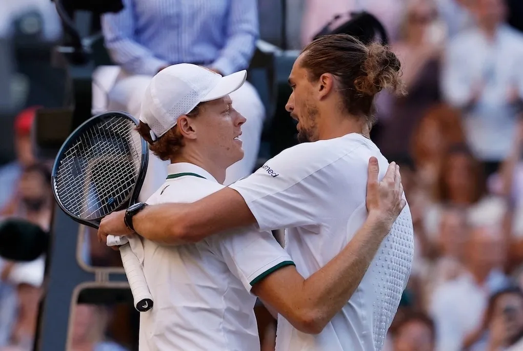 Zverev và Sinner bắt tay sau trận chung kết Wimbledon