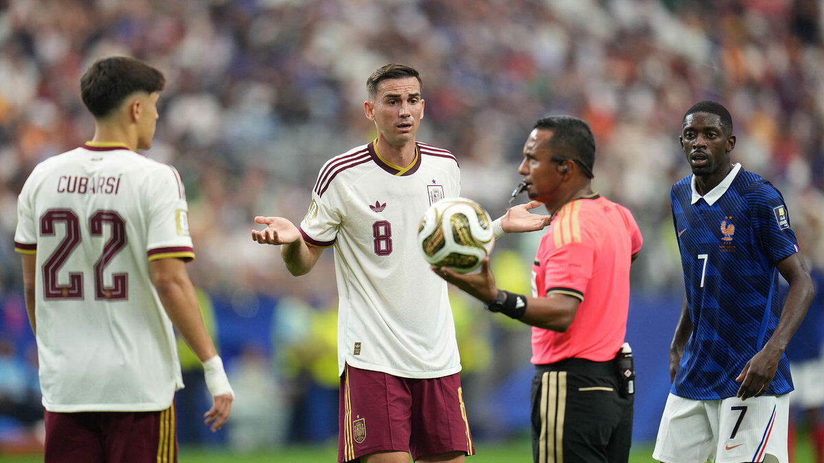 Tranh cãi trọng tài ở bán kết World Cup 2026: Pha 'bẻ còi' gây sốc