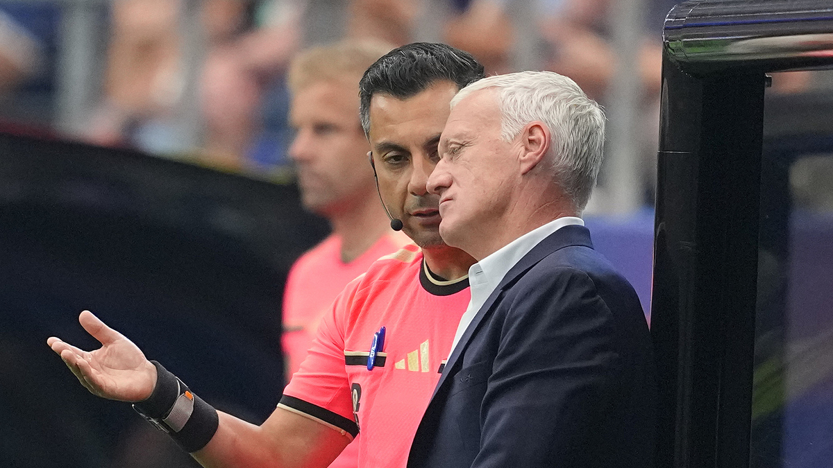 Deschamps chỉ trích trọng tài sau thất bại ở bán kết World Cup 2026: Có xứng tầm?