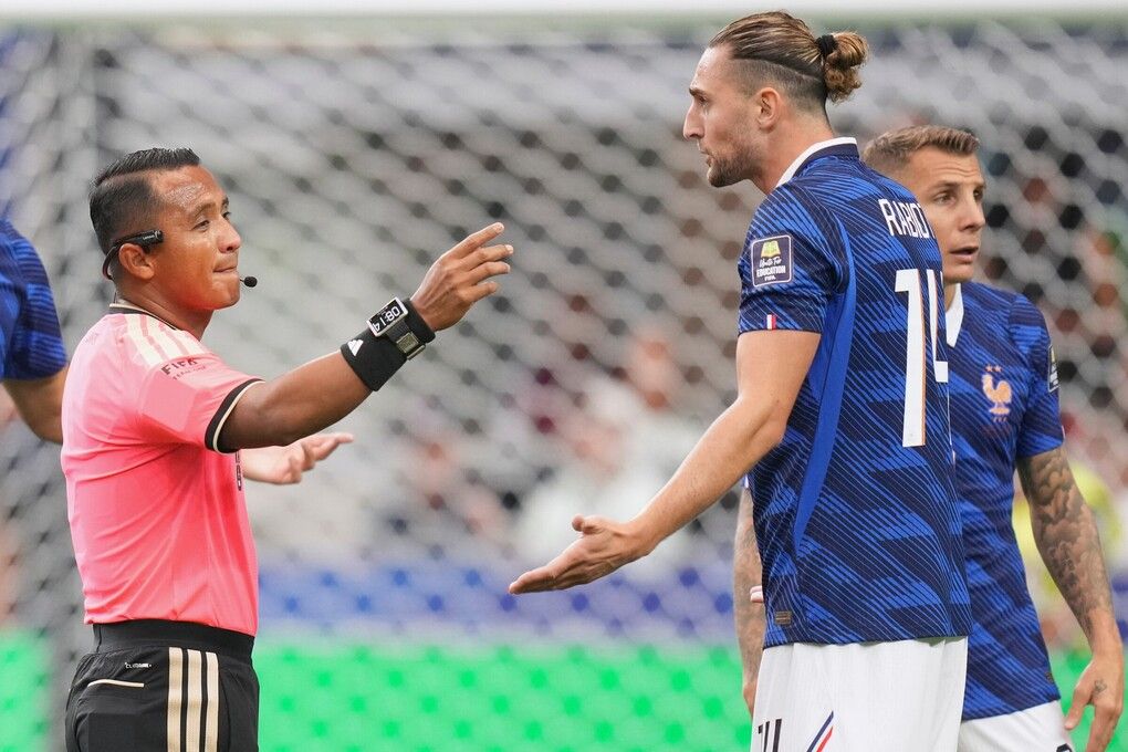 Rabiot tranh cãi với trọng tài bán kết World Cup 2026