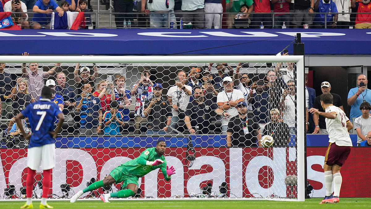 Vì sao Pháp trở thành đội bị phạt đền nhiều nhất lịch sử World Cup?