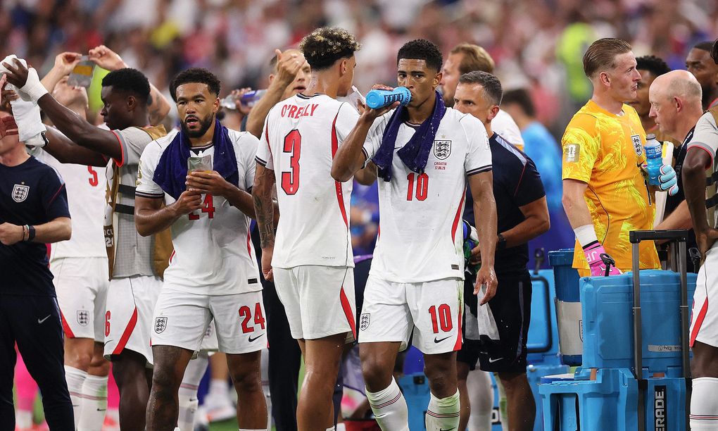 Các cầu thủ đội tuyển Anh nghỉ uống nước tại World Cup 2026