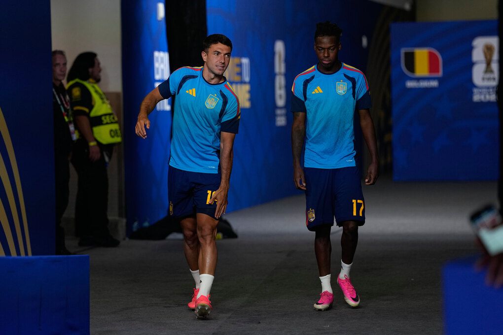 Martin Zubimendi và Nico Williams khởi động trước trận tứ kết World Cup 2026