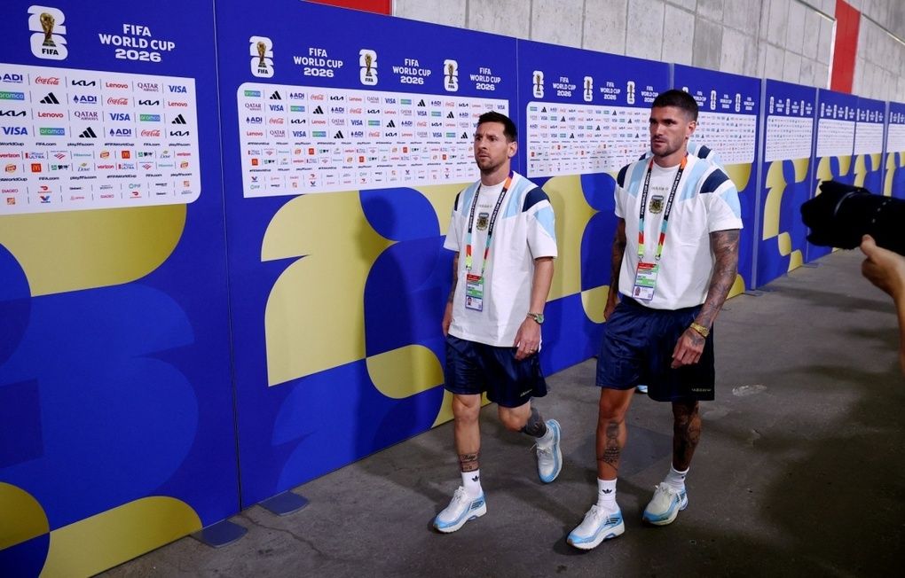 Lionel Messi và Rodrigo De Paul trong buổi tập trước trận tứ kết World Cup 2026