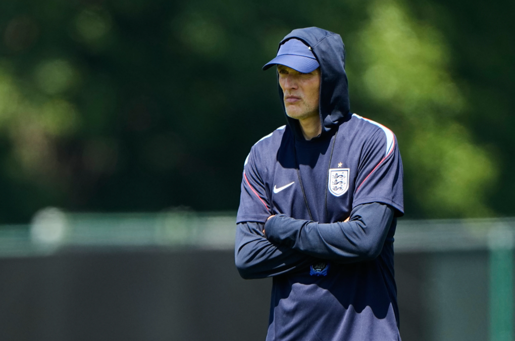 HLV Thomas Tuchel quan sát buổi tập của tuyển Anh tại Kansas City - nơi anh lo ngại Messi