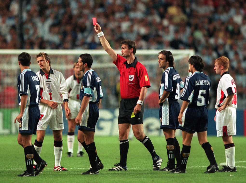 David Beckham nhận thẻ đỏ trong trận Anh gặp Argentina World Cup 1998