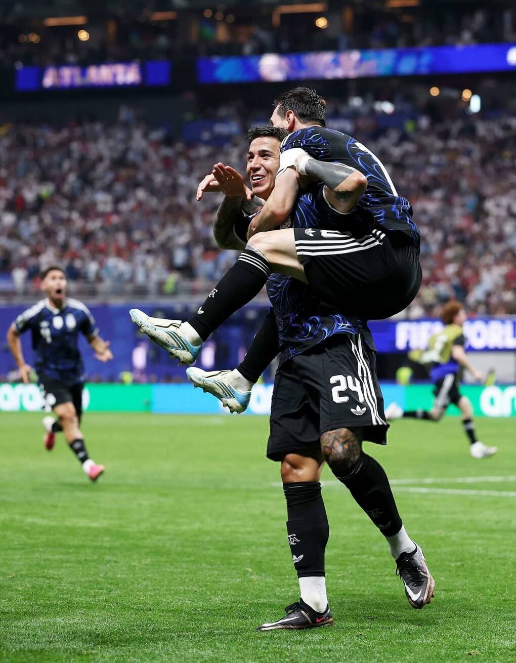 Messi kiến tạo Enzo Fernandez ghi bàn ở World Cup