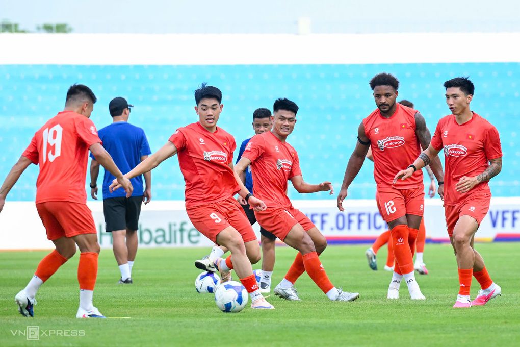 Đội tuyển Việt Nam tập luyện trên sân Thái Nguyên trước thềm World Cup 2026