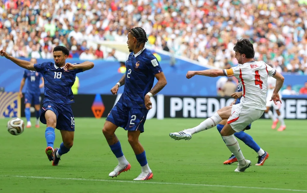 Declan Rice ăn mừng bàn thắng vào lưới Pháp tại World Cup 2026