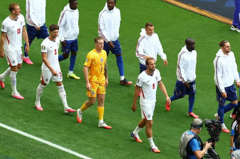 Các cầu thủ Anh và Pháp ra sân trước trận tranh hạng ba World Cup 2026